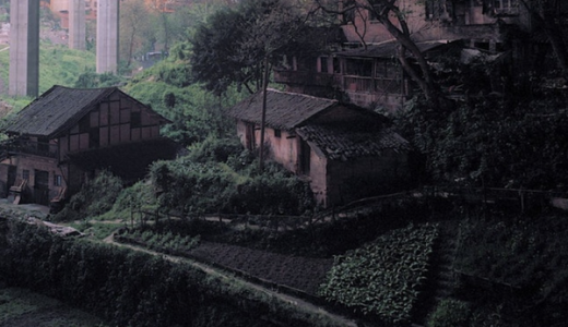 幻想的なのに妙に生活感のある中国の村の写真が話題に
