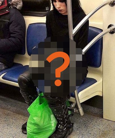 最強ゴス 海外の地下鉄に ヤバすぎる ペットを連れた女が居ると話題に 秒刊sunday