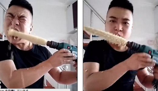 【凄すぎる】中国ユーチューバー、たった１０秒でコーンを完食する男の動画が話題に