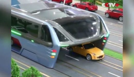 【胸アツ過ぎる】中国が衝撃的過ぎる「次世代バス」を開発！交通渋滞なくなるかも！