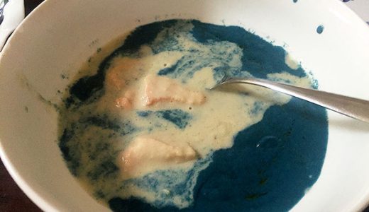 【謎カレー】カレーの色じゃねえ！北海道名物「青い流氷カレー」食べてみた！