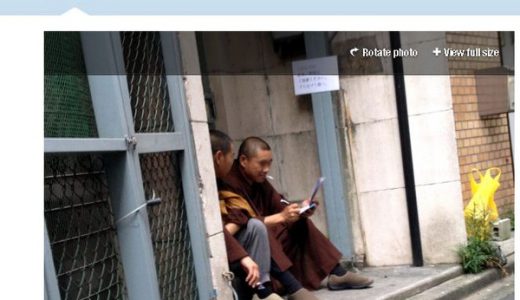 偽僧侶が路地裏でタバコ・金勘定にTwitterで批判集中！