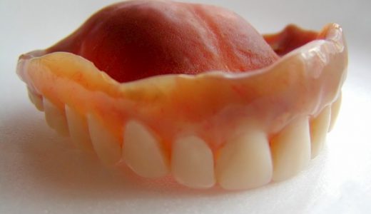 歯科学生が作った「入れ歯チョコ」がリアルすぎると話題に