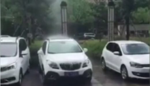【何これ】3000万回再生！中国で「超ミニゲリラ豪雨」車を綺麗に洗浄する恐れ！