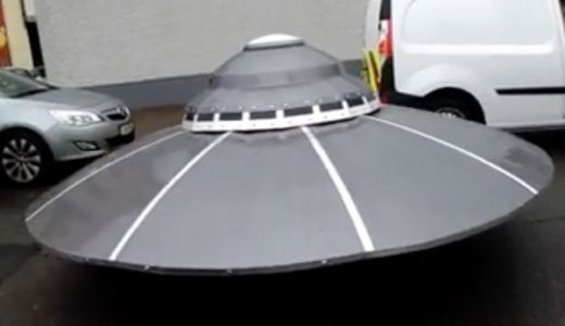 【マジかよ】これは本物のUFOだ！ついに正真正銘UFOが道路を走る騒動が発生！