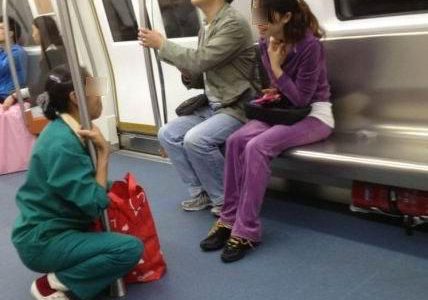 中国でとんでもない差別が発覚！清掃員はイスに座ることもできないことが判明