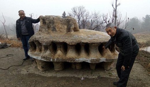 【何だこれ】中国山中で「いにしえのUFOの化石」？が発見されたと話題に