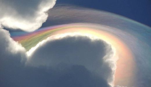 怖すぎ！大地震の前兆か！？ジャマイカで謎の「虹色の雲」が観測され話題に