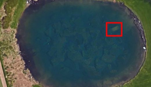 【怖すぎ】GoogleMAPで「湖底に沈んだ車」が発見される！数日後引き上げられる