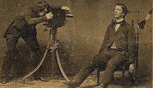 19世紀に死んだ人間を撮影する19世紀に頻繁に見られた驚きの風習があったらしい