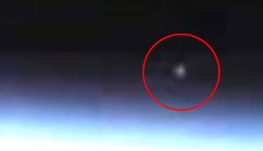 【これ本当にホント！！】NASAが宇宙からのライブ映像配信を一時的に中断。理由はUFOが地球の大気圏に入ってきたから！