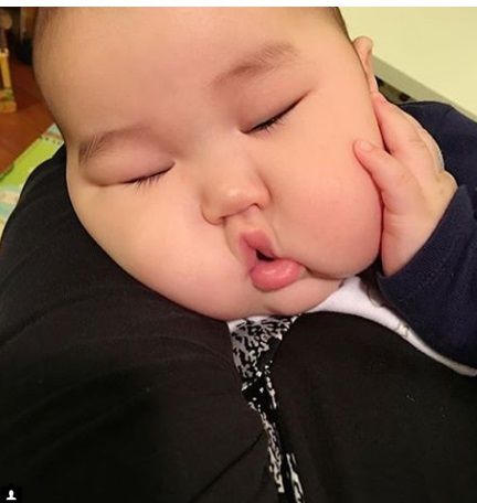 海外絶賛 アジア人の赤ちゃんが可愛すぎるとメロメロになる外国人続出 アジ赤専用instagramまで 秒刊sunday