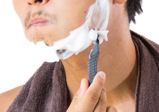 男性が、２つの玉の毛を剃る「ASMR音」が快感過ぎると話題に！