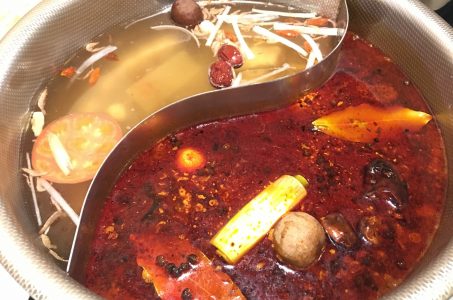 中国で「火鍋」が大爆発！灼熱の火鍋スープが無慈悲に客を襲う映像が公開される