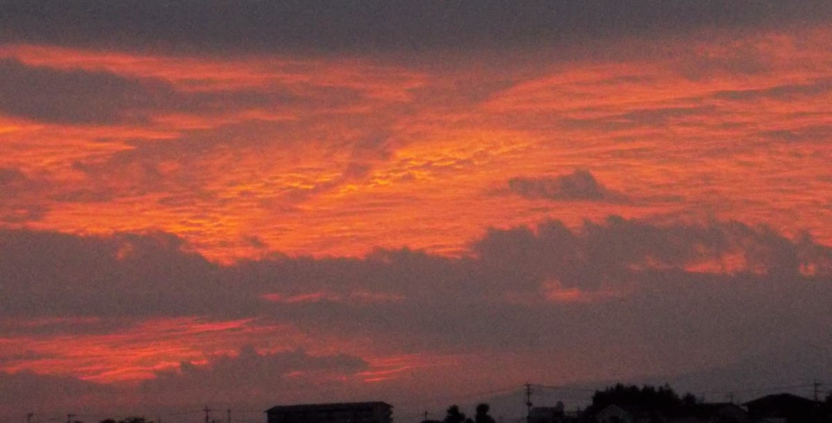 コロナ雲が出現か、謎の紅い雲が観測され恐れられる