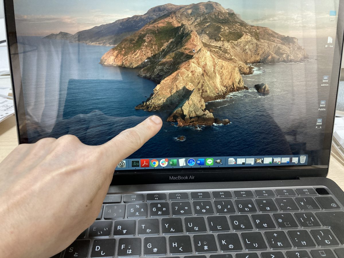 新型macは 指でタッチできないことが判明してしまう 秒刊sunday