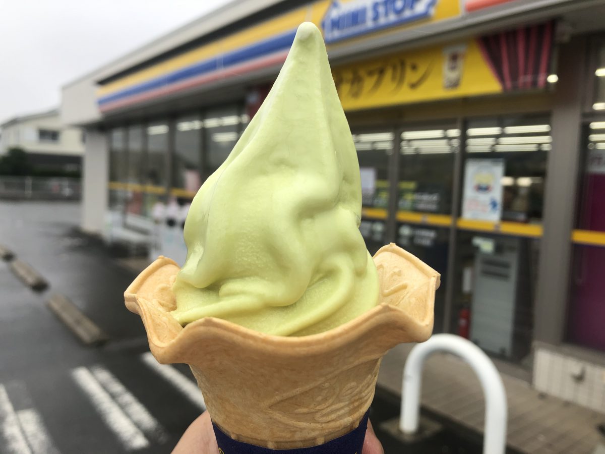 ミニストップの大人気ソフトクリーム、静岡クラウンメロンソフトが2年ぶりに復活。早速食べてみた。