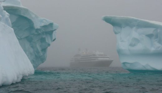 南極大陸に、謎の１２０メートル級の氷漬けの船がGoogleEarthで発見される