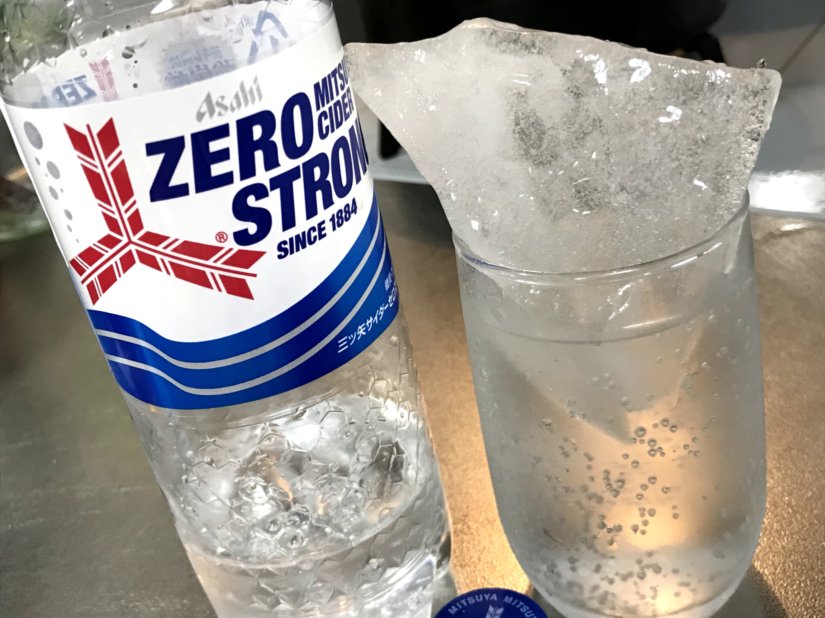 酒飲み必見、お酒によく合う氷を製氷皿を使わずに作るライフハック
