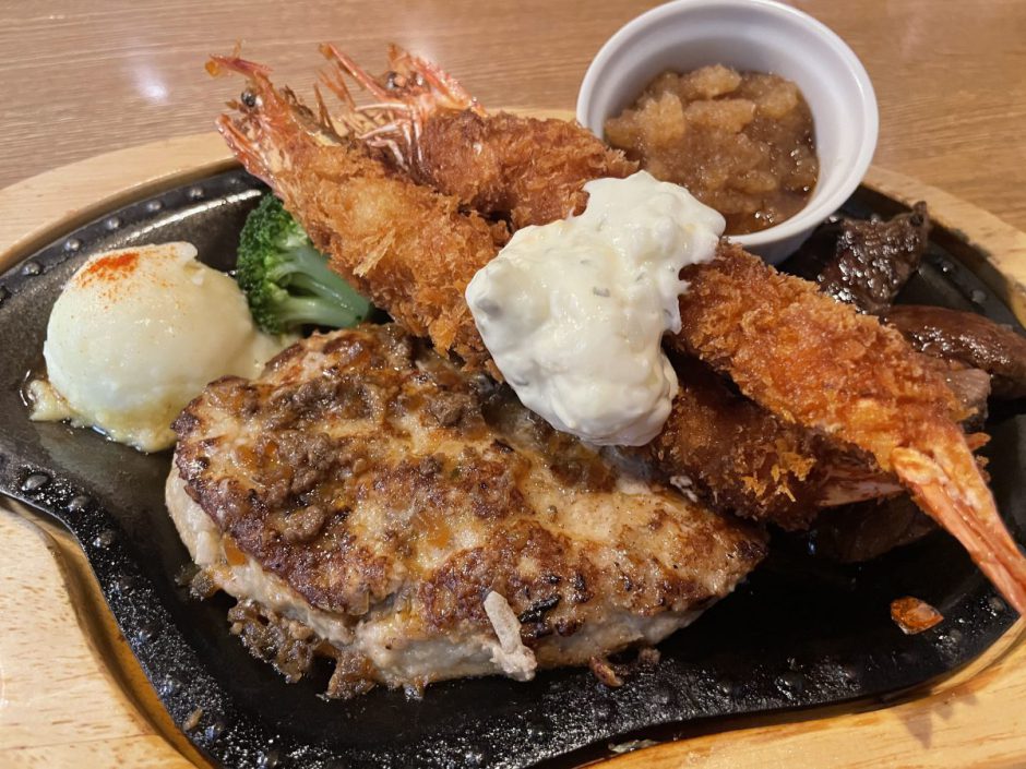 びっくりドンキー、巨大エビフライとステーキも超絶ウマい！どこの老舗洋食屋だよ！？ 秒刊sunday