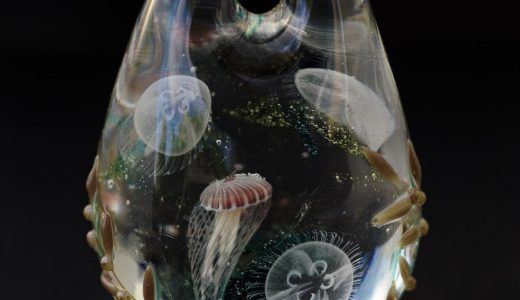 幻想的「クラゲが浮遊するガラスアート」が圧倒的美しさ！制作秘話を聞いた