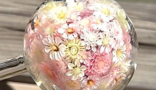 ガラス玉の中に美しい花が咲き誇る「ガラスマーブル作品」が大反響！