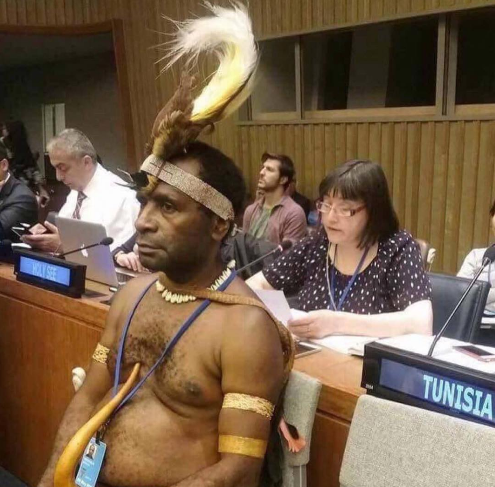 画像あり サミットに参加したパプアニューギニアの大使が クール過ぎ だと話題に 秒刊sunday