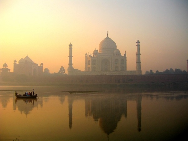Taj_Mahal_reflection_on_Yamuna_river,_Agra