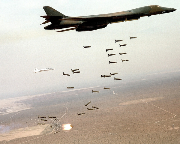 B1-B_Lancer_and_cluster_bombs